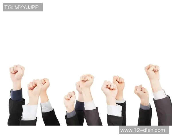 足球明星激情时刻握拳举手视频展现他们的奋斗精神与团队合作魅力